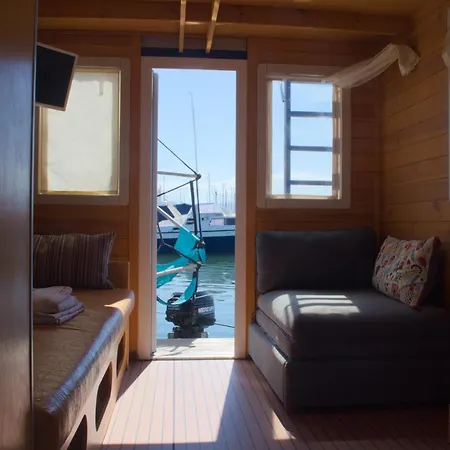 Houseboat *