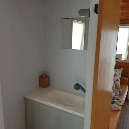 Πλωτό κατάλυμα Houseboat Κάλιαρι